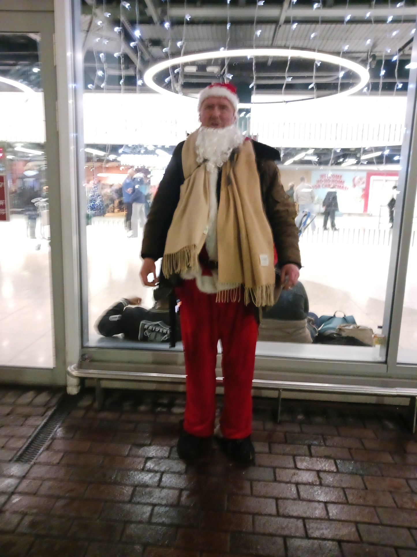"Damien Leech, Christmas 2024, Dublin Airport, Photograph 5"